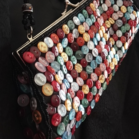 Button button who's got the.... Button?!clutch - Picture 6 of 6